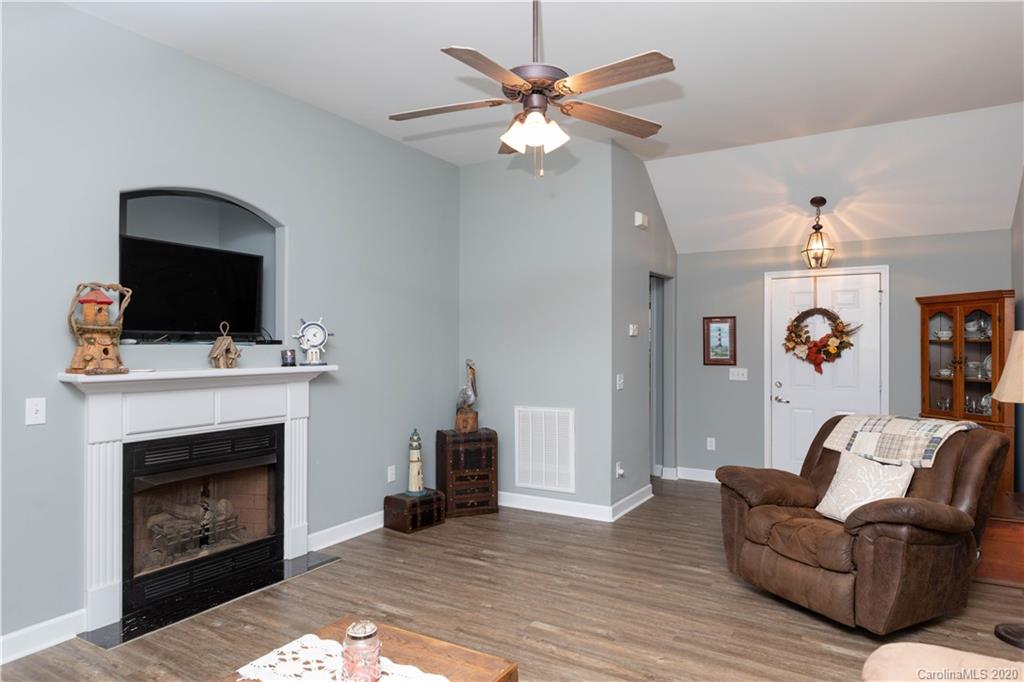292 Eagle Creek Road Clover, SC 29710 - Photo 4 of 24 Gallery Image 4