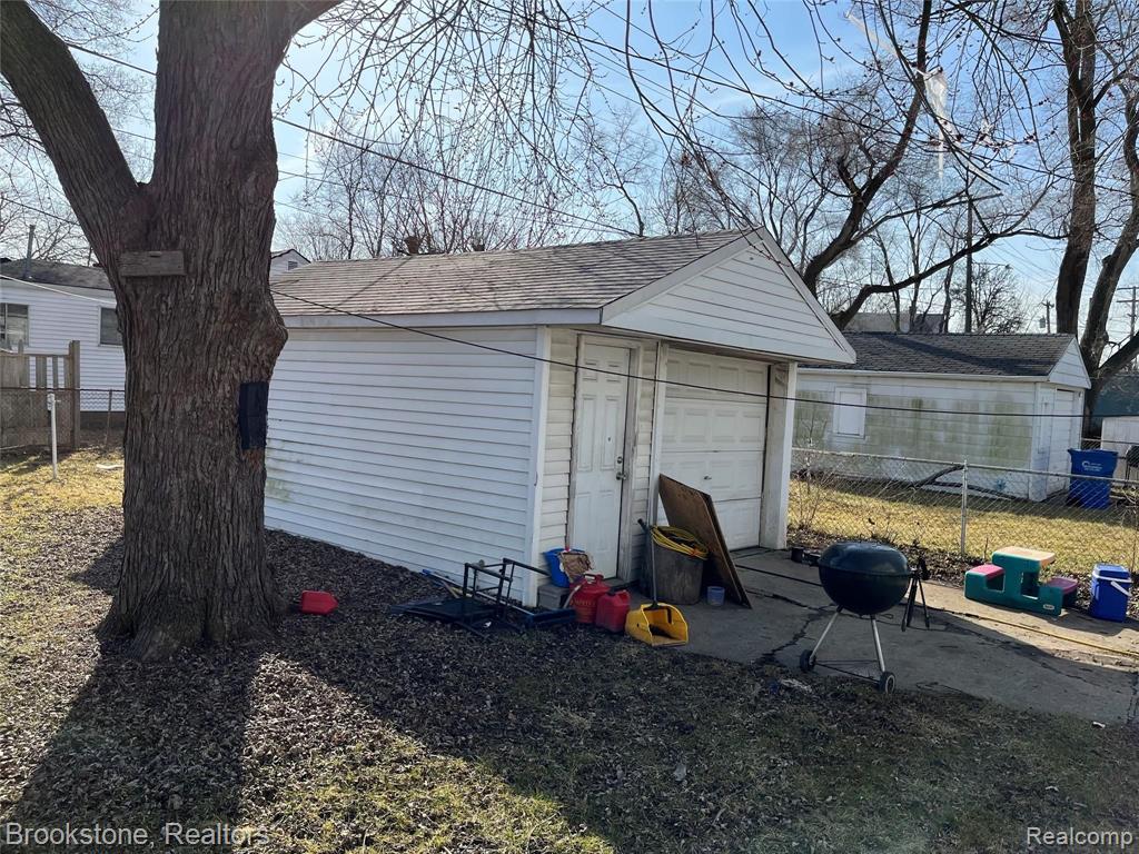 20930 Waltham Road Warren, MI 48089 - Photo 2 of 9