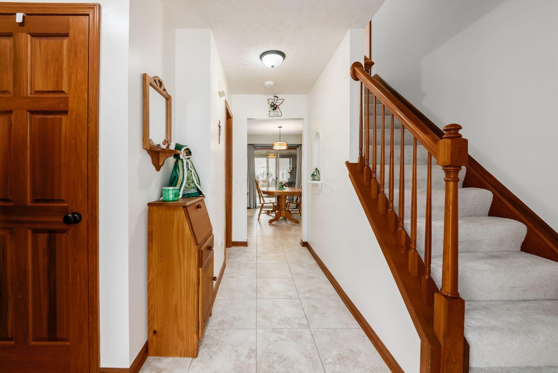 5581 Seapine Road Hilliard, OH 43026 - Photo 6 of 58 Entry Foyer, Tile Floor, Coat Closet