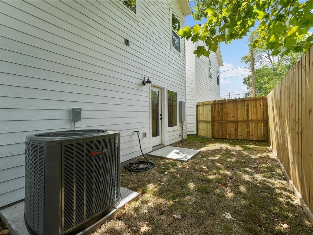 1448 Dewalt Street Houston, TX 77088 - Photo 22 of 24 a backyard of a house