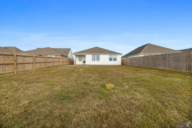 $2,600 | 12856 Silverbell Avenue, Denham Springs, LA 70726