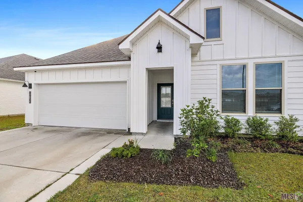 $2,400 | 12856 Silverbell Avenue, Denham Springs, LA 70726