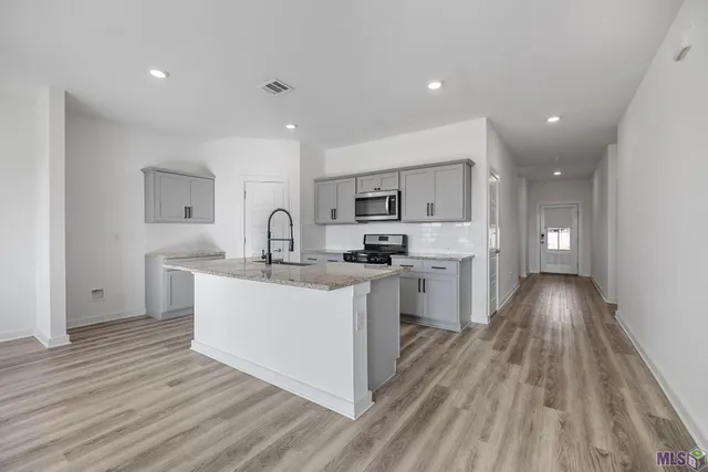 $2,600 | 12856 Silverbell Avenue, Denham Springs, LA 70726