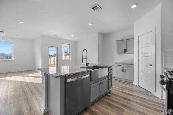 $2,400 | 12856 Silverbell Avenue, Denham Springs, LA 70726