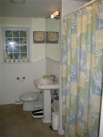 7 Estes Road Hanover, MA 02339 - Photo 5 of 10 Gallery Image 5