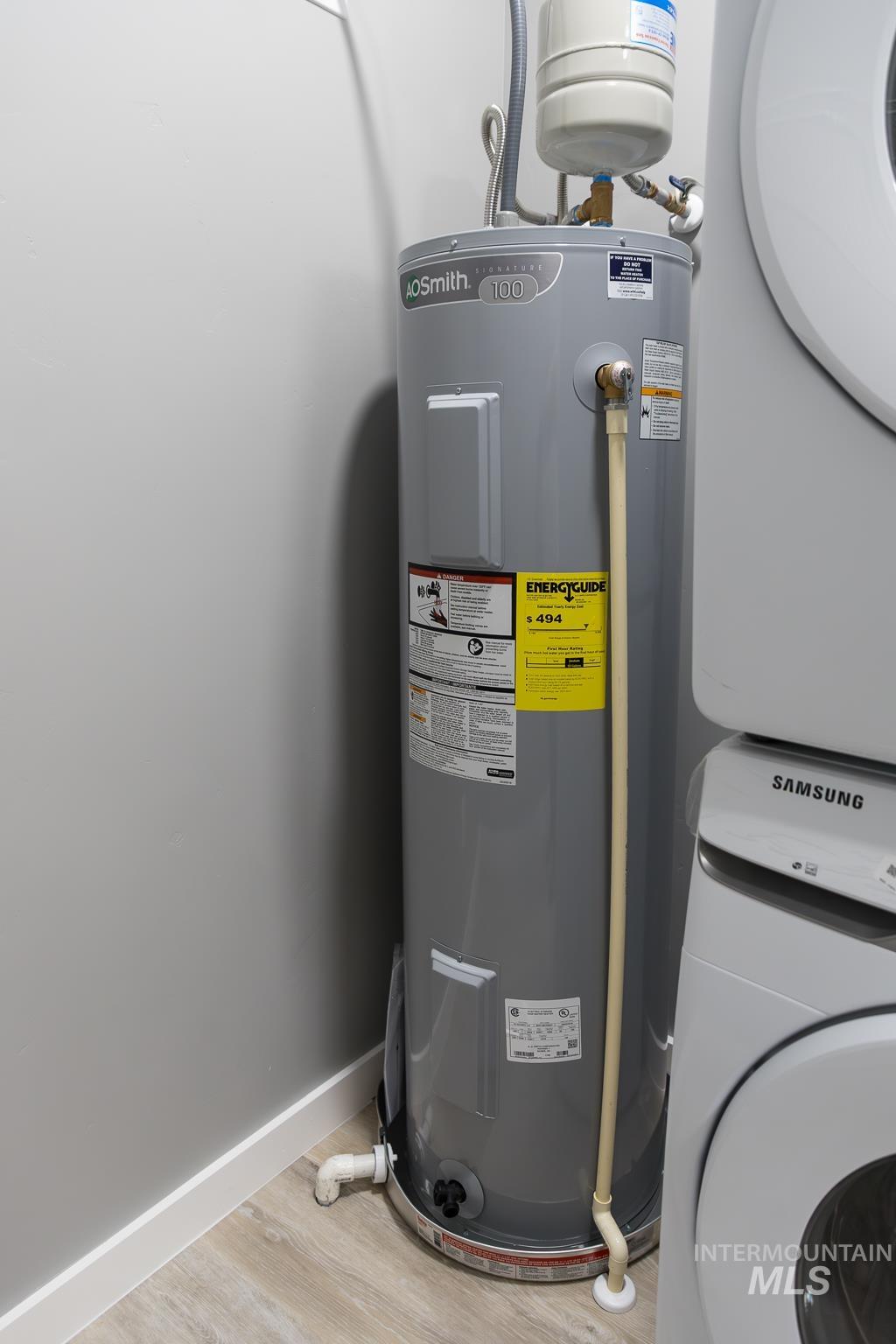 297 Southwest 6th Street, Unit 2 Ontario, OR 97914 - Photo 11 of 37 Utility room featuring electric water heater
