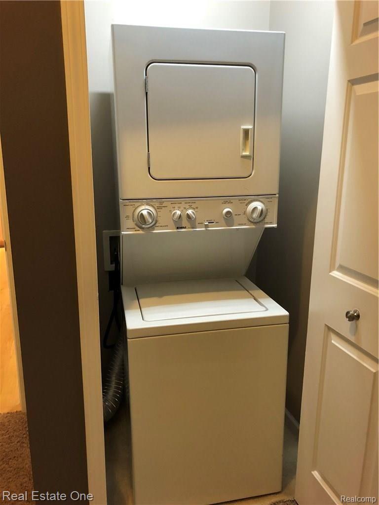 875 Ridgeside Drive, Unit 5 Milford, MI 48381 - Photo 12 of 19 IMG_2678.jpg