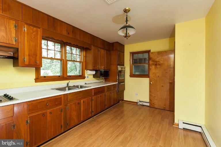 303 Farragut Road Annapolis, MD 21401 - Photo 14 of 28 Kitchen