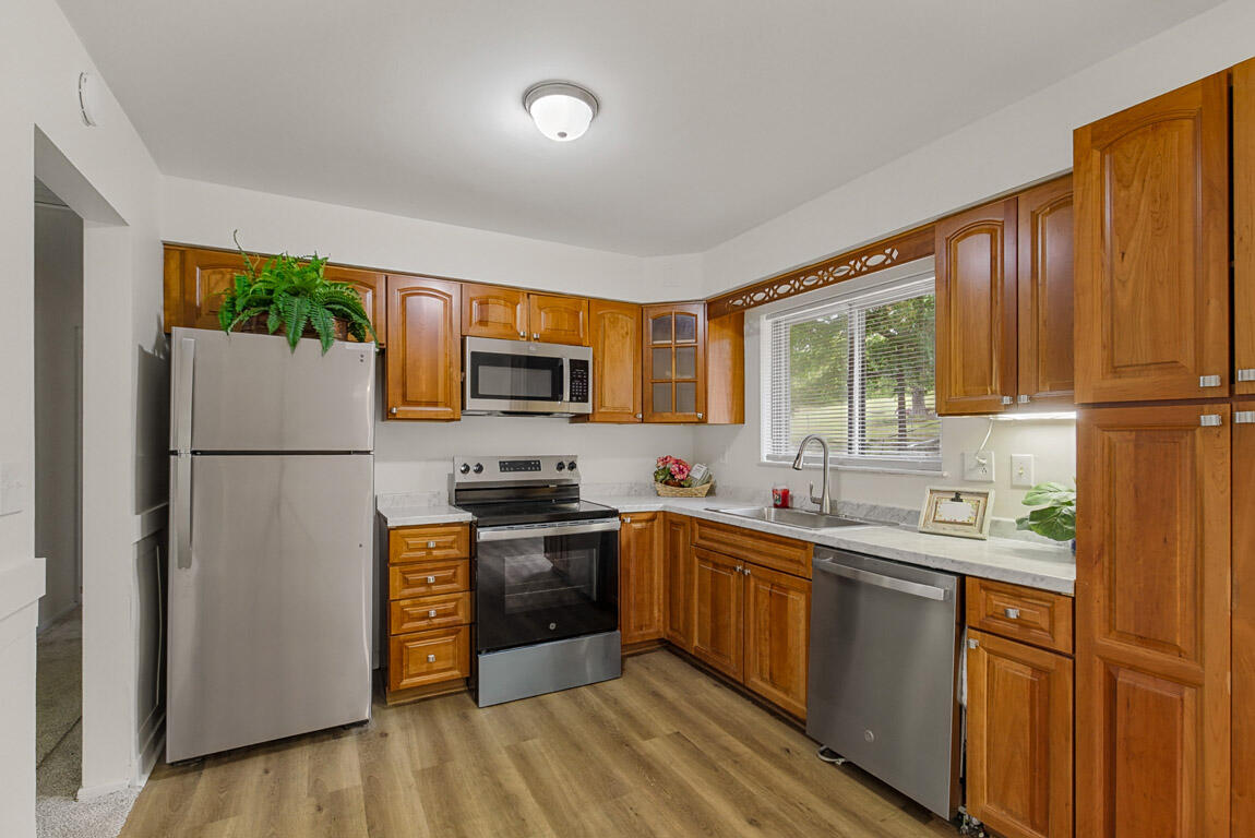 524 Stevenson Road Erlanger, KY 41018 - Photo 2 of 22 Kitchen2