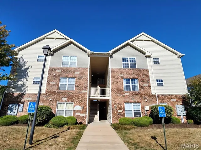 $200,000 | 1231 Piedmont Circle, St. Peters, MO 63304