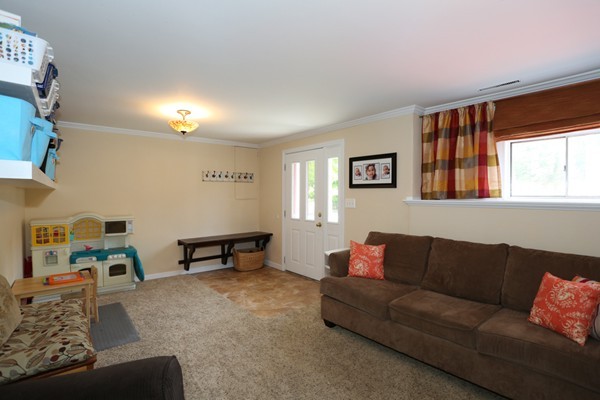 84 Highgate Road Marlborough, MA 01752 - Photo 16 of 23 Gallery Image 16