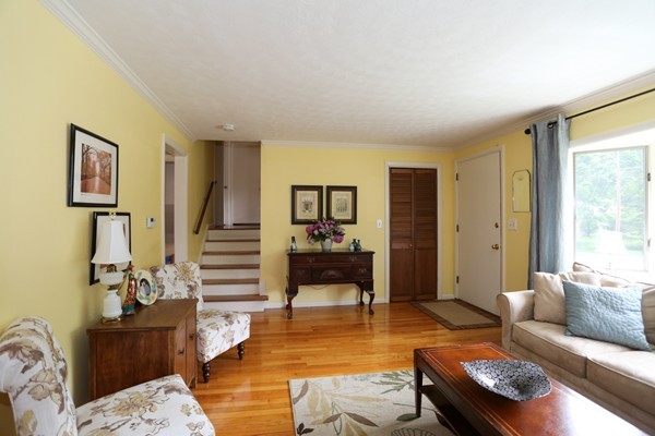 84 Highgate Road Marlborough, MA 01752 - Photo 3 of 23 Gallery Image 3