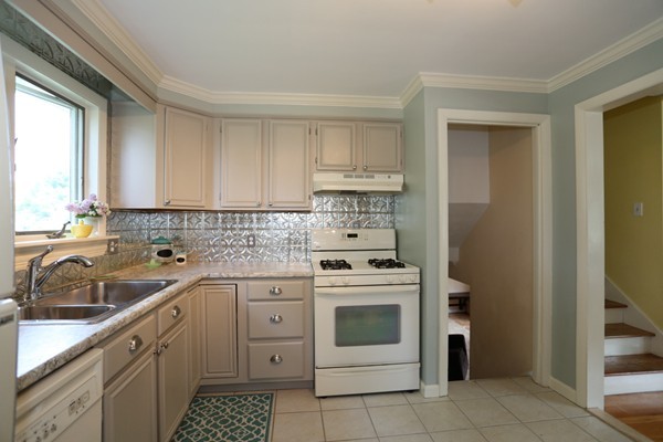 84 Highgate Road Marlborough, MA 01752 - Photo 7 of 23 Gallery Image 7