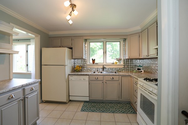 84 Highgate Road Marlborough, MA 01752 - Photo 9 of 23 Gallery Image 9