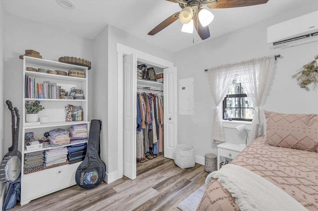 1745 Meixner Road Waco, TX 76705 - Photo 6 of 40 a bedroom with a bed and a window