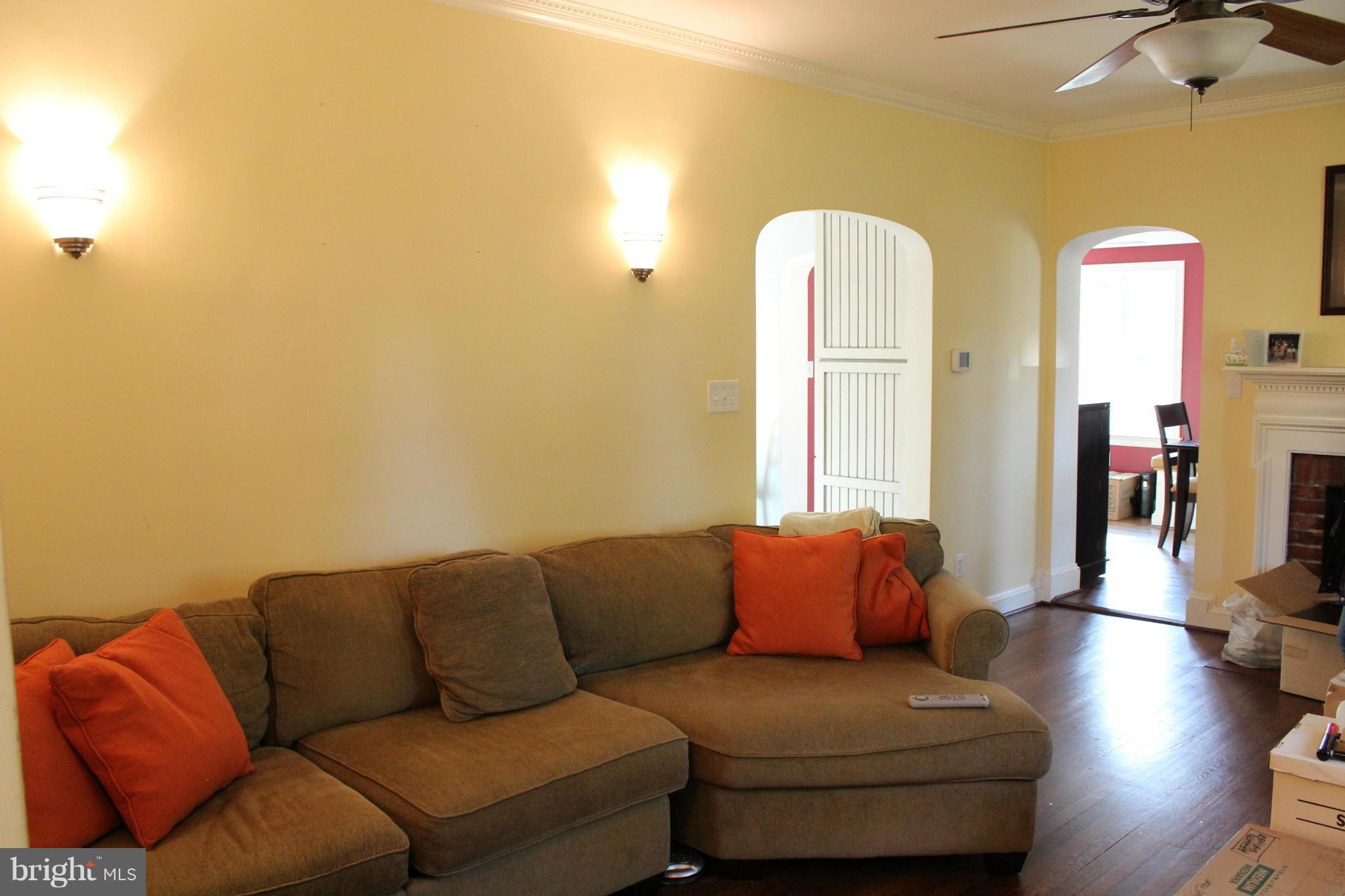 10203 Ridgemoor Drive Silver Spring, MD 20901 - Photo 9 of 29 Living Room