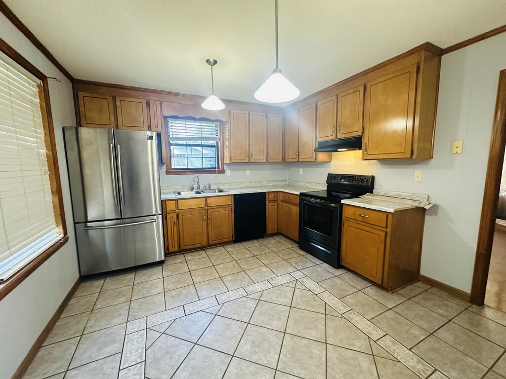 684 North Commerce Street Slocomb, AL 36375 - Photo 4 of 15 Gallery Image 4