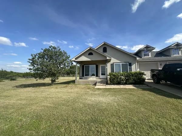 $1,550 | 1640 Northeast County Road 228, Unit B, Florence, TX 76527