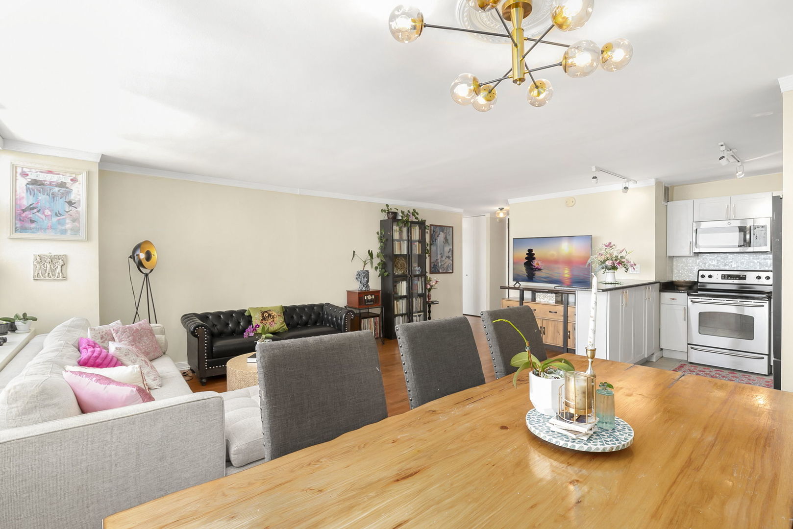 655 West Irving Park Road, Unit 5308 Chicago, IL 60613 - Photo 6 of 28 Gallery Image 6