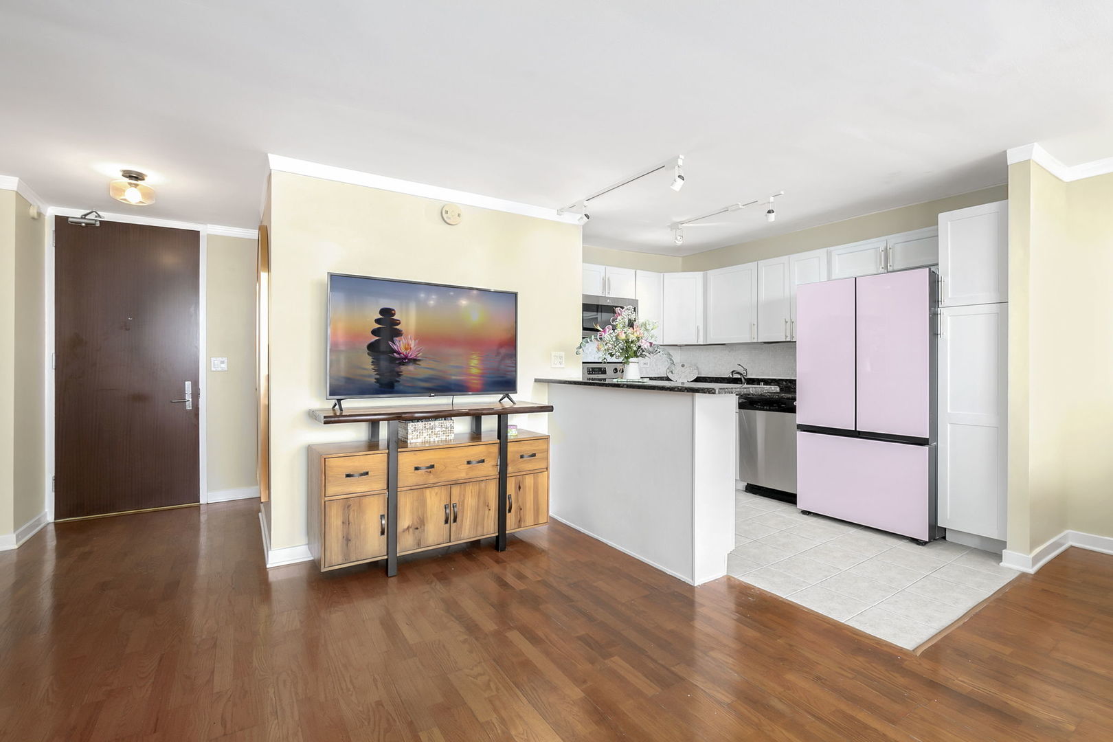 655 West Irving Park Road, Unit 5308 Chicago, IL 60613 - Photo 7 of 28 Gallery Image 7