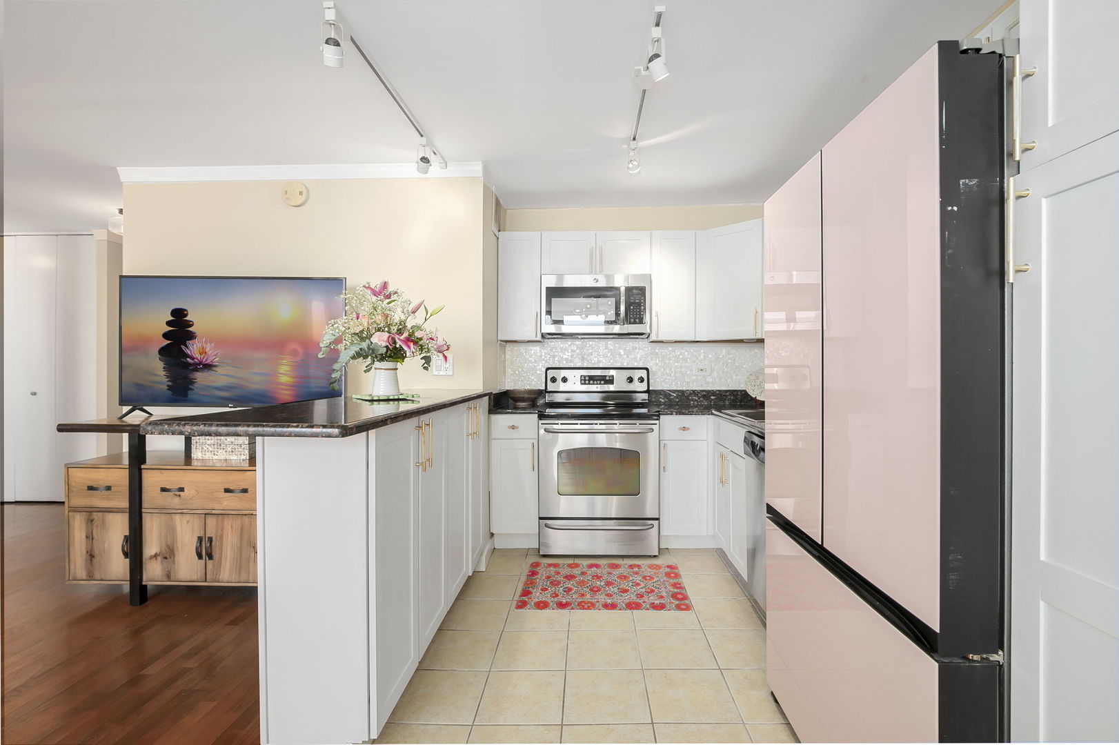 655 West Irving Park Road, Unit 5308 Chicago, IL 60613 - Photo 8 of 28 Gallery Image 8