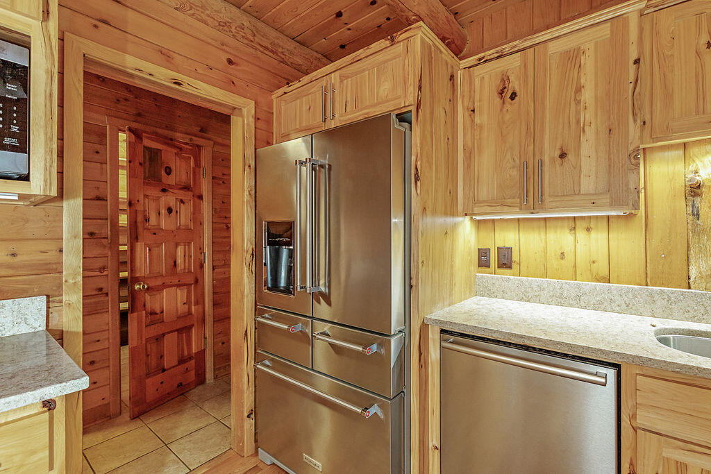 13101 Meadows Road White City, OR 97503 - Photo 9 of 32 Newer Stainless Appliances