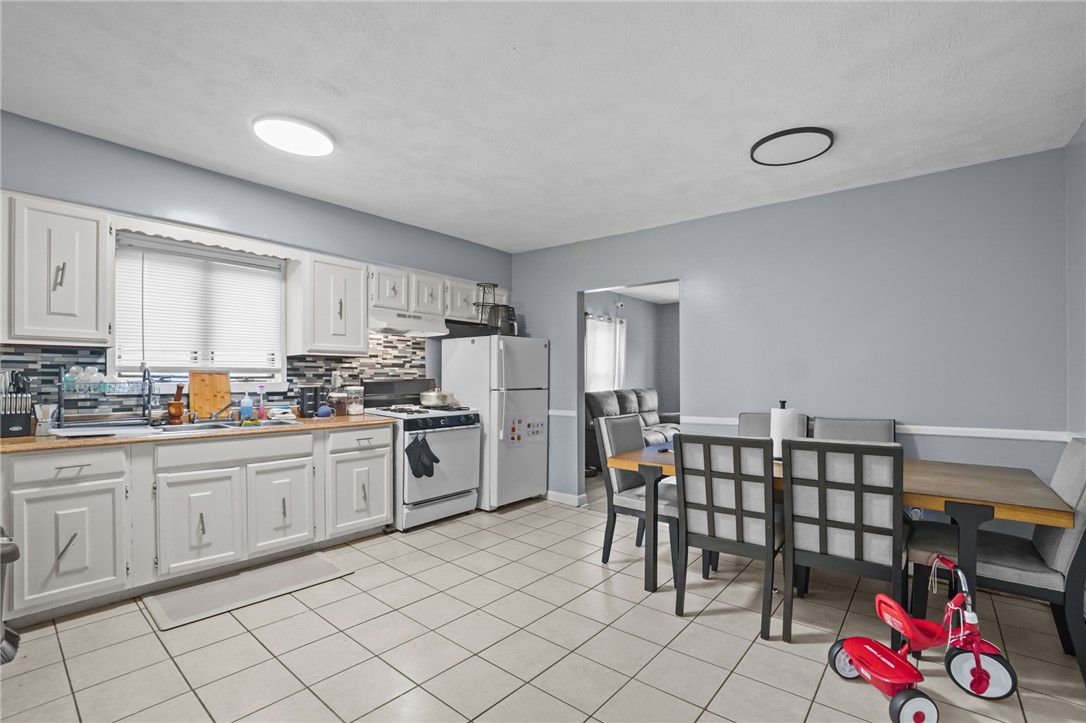54 Jefferson Avenue Pawtucket, RI 02860 - Photo 12 of 15