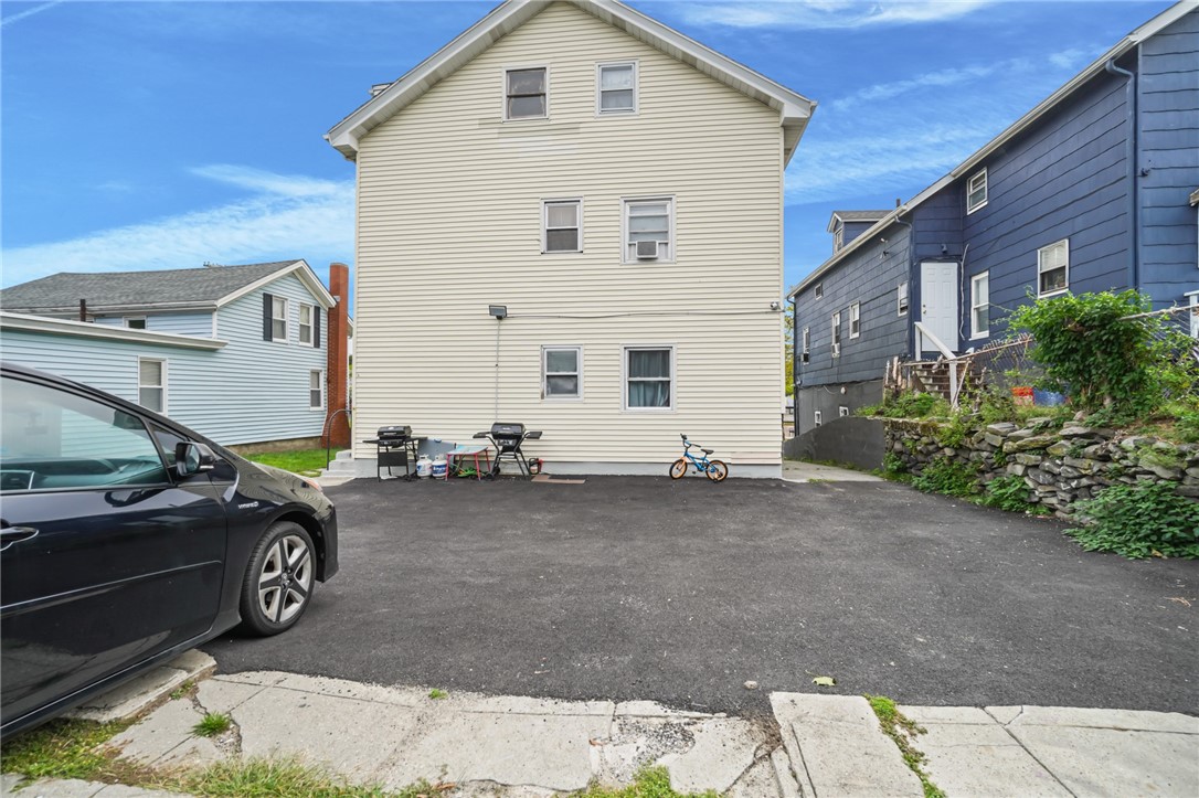 54 Jefferson Avenue Pawtucket, RI 02860 - Photo 2 of 15