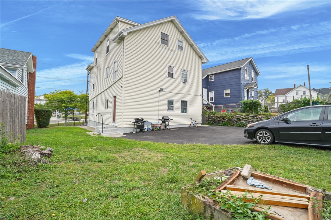54 Jefferson Avenue Pawtucket, RI 02860 - Photo 3 of 15