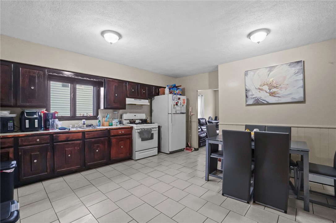 54 Jefferson Avenue Pawtucket, RI 02860 - Photo 8 of 15