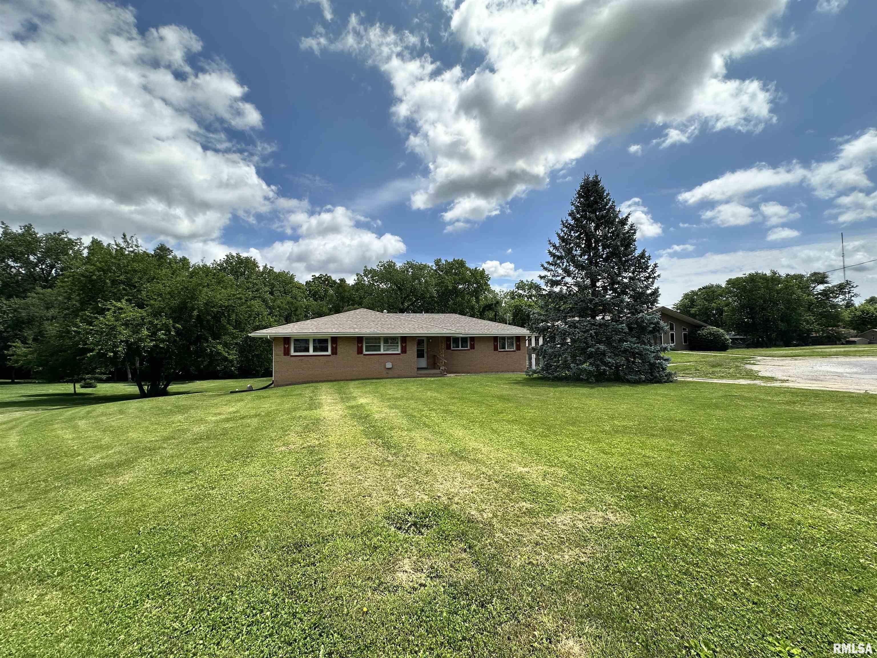 2401 Springfield Road East Peoria, IL 61611 - Photo 2 of 27 Gallery Image 2