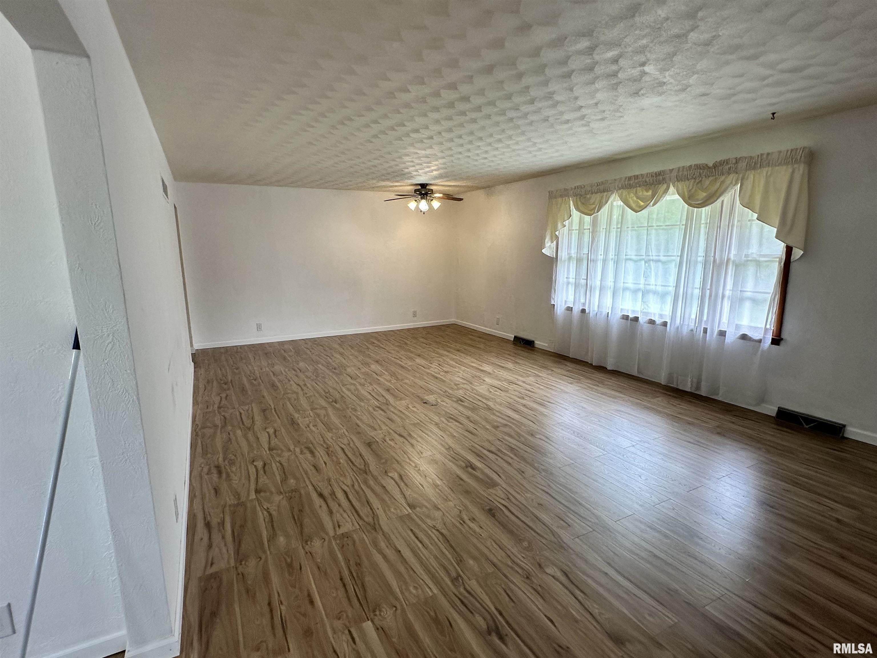 2401 Springfield Road East Peoria, IL 61611 - Photo 26 of 27 Gallery Image 26