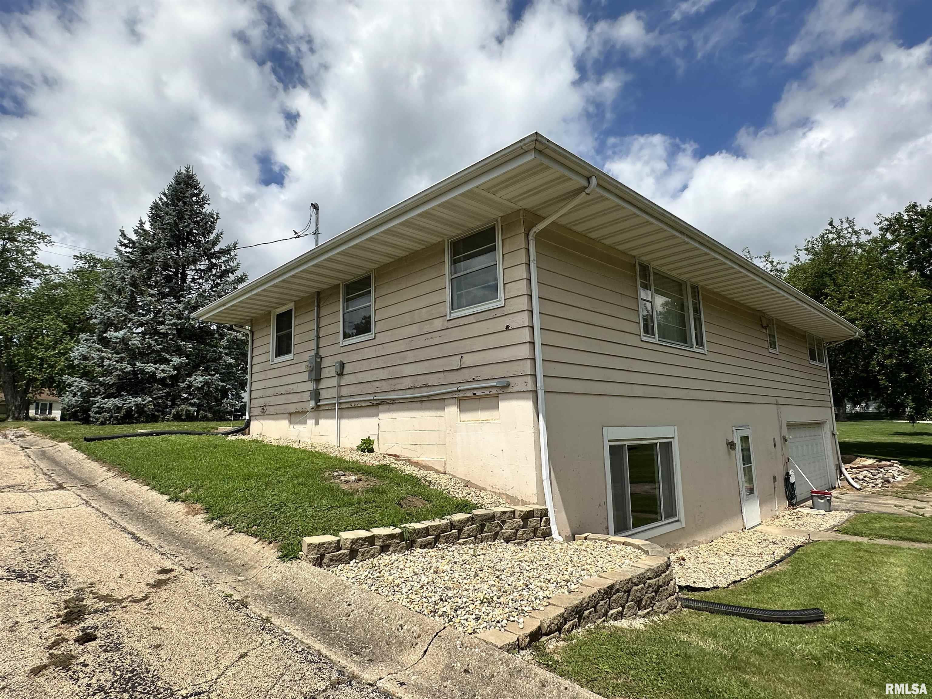 2401 Springfield Road East Peoria, IL 61611 - Photo 3 of 27 Gallery Image 3