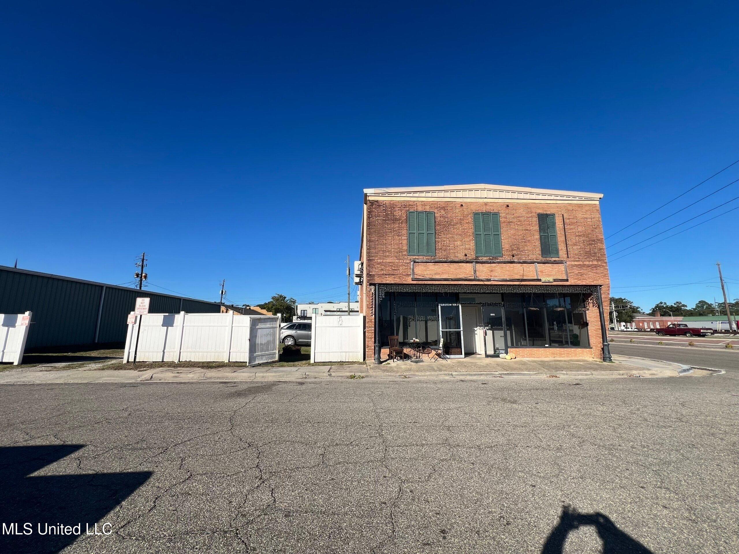 100 Elizabeth Street, Unit C Picayune, MS 39466 - Photo 1 of 20 Front of Building
