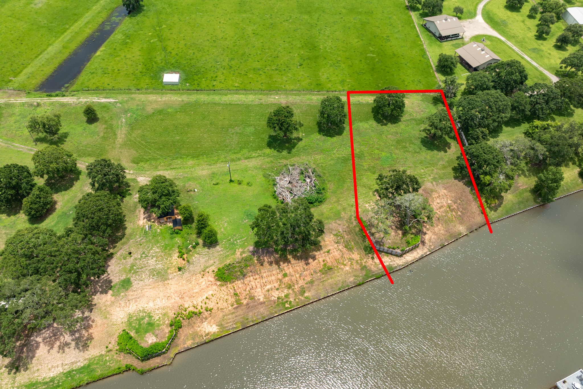 4 County Road 344 Sweeny, TX 77480 - Photo 2 of 6 a view of a garden