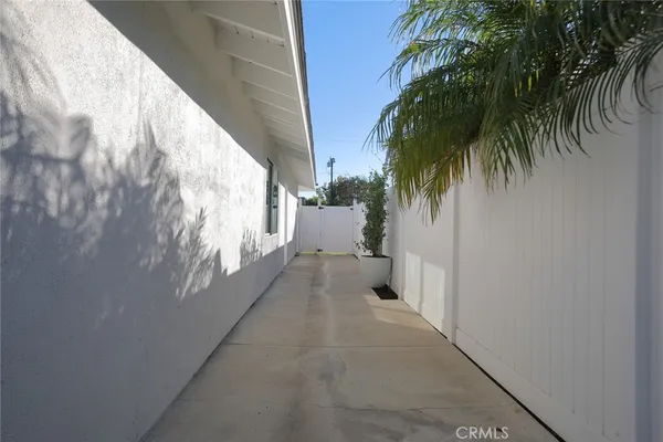 $2,499,999 | 418 East Bay Street, Costa Mesa, CA 92627