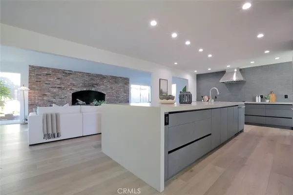 $2,499,999 | 418 East Bay Street, Costa Mesa, CA 92627