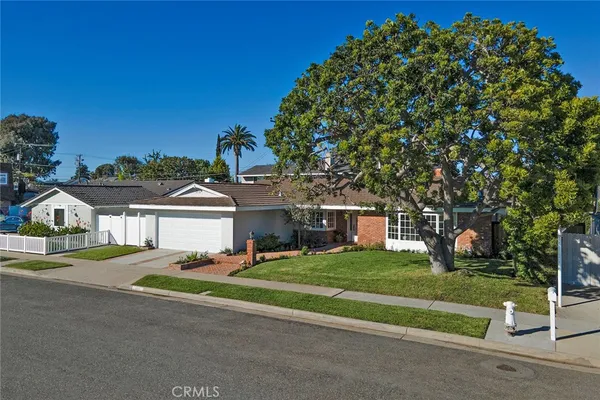 $2,499,999 | 418 East Bay Street, Costa Mesa, CA 92627