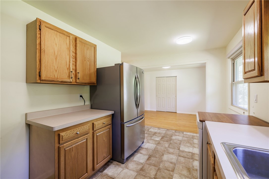 1254 Shoecraft Road Penfield, NY 14580 - Photo 8 of 25