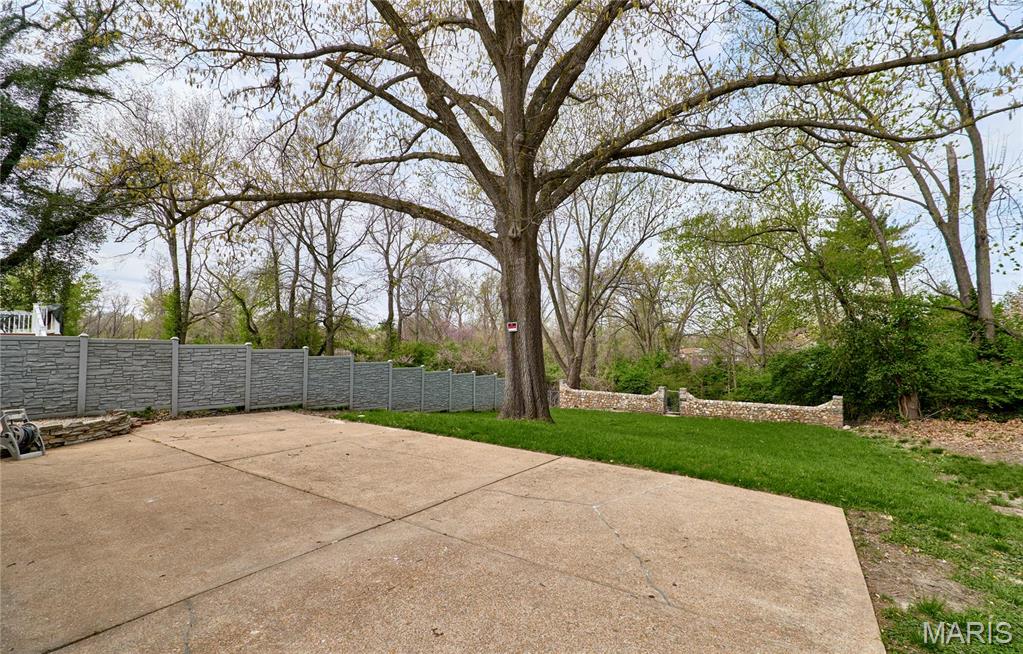 627 Bermuda Drive St. Louis, MO 63121 - Photo 28 of 29