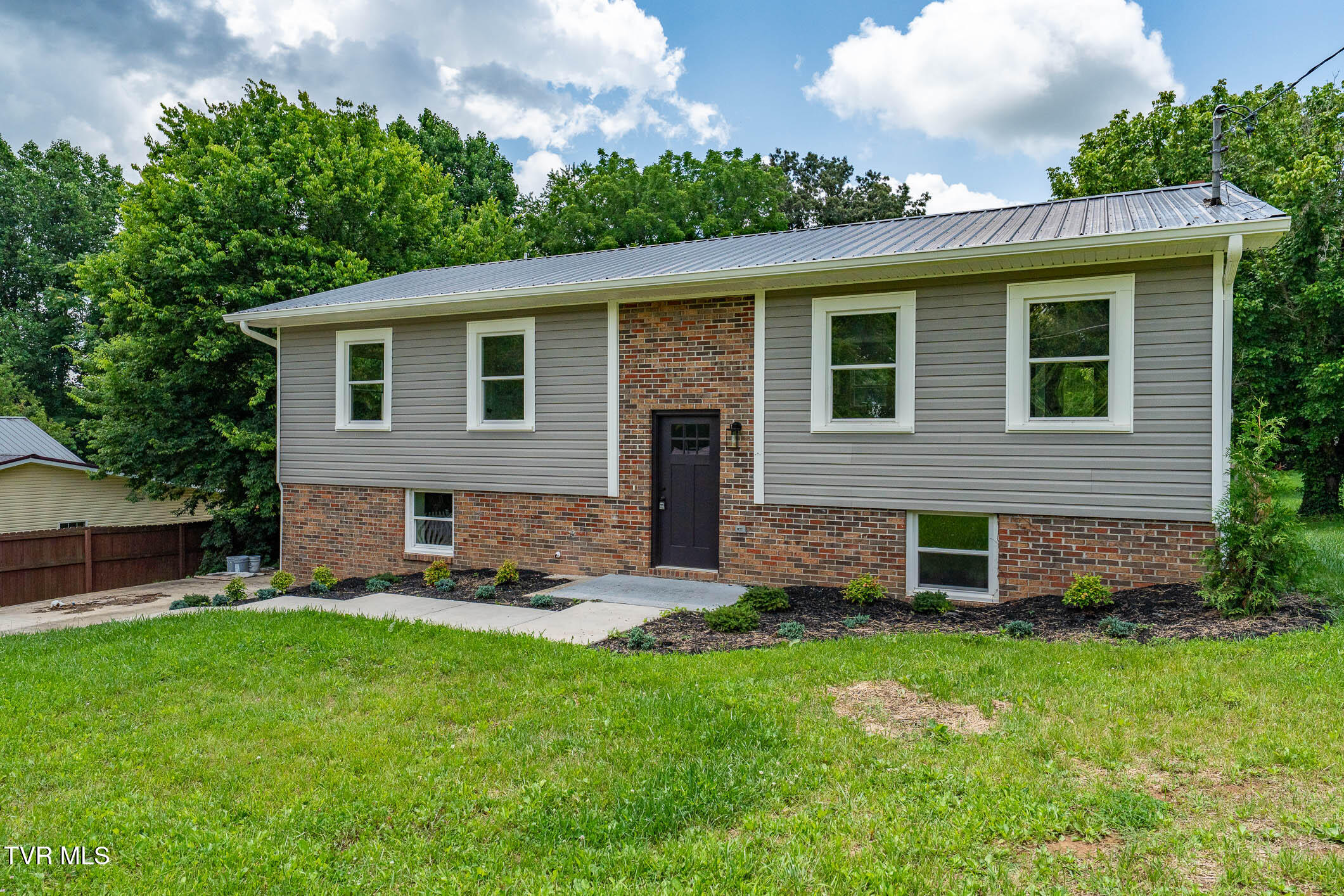 226 Dorothy Circle Limestone, TN 37681 - Photo 10 of 57 226 Dorothy Cir (4 of 28)