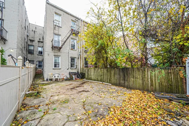 a picture of a bench in a white building