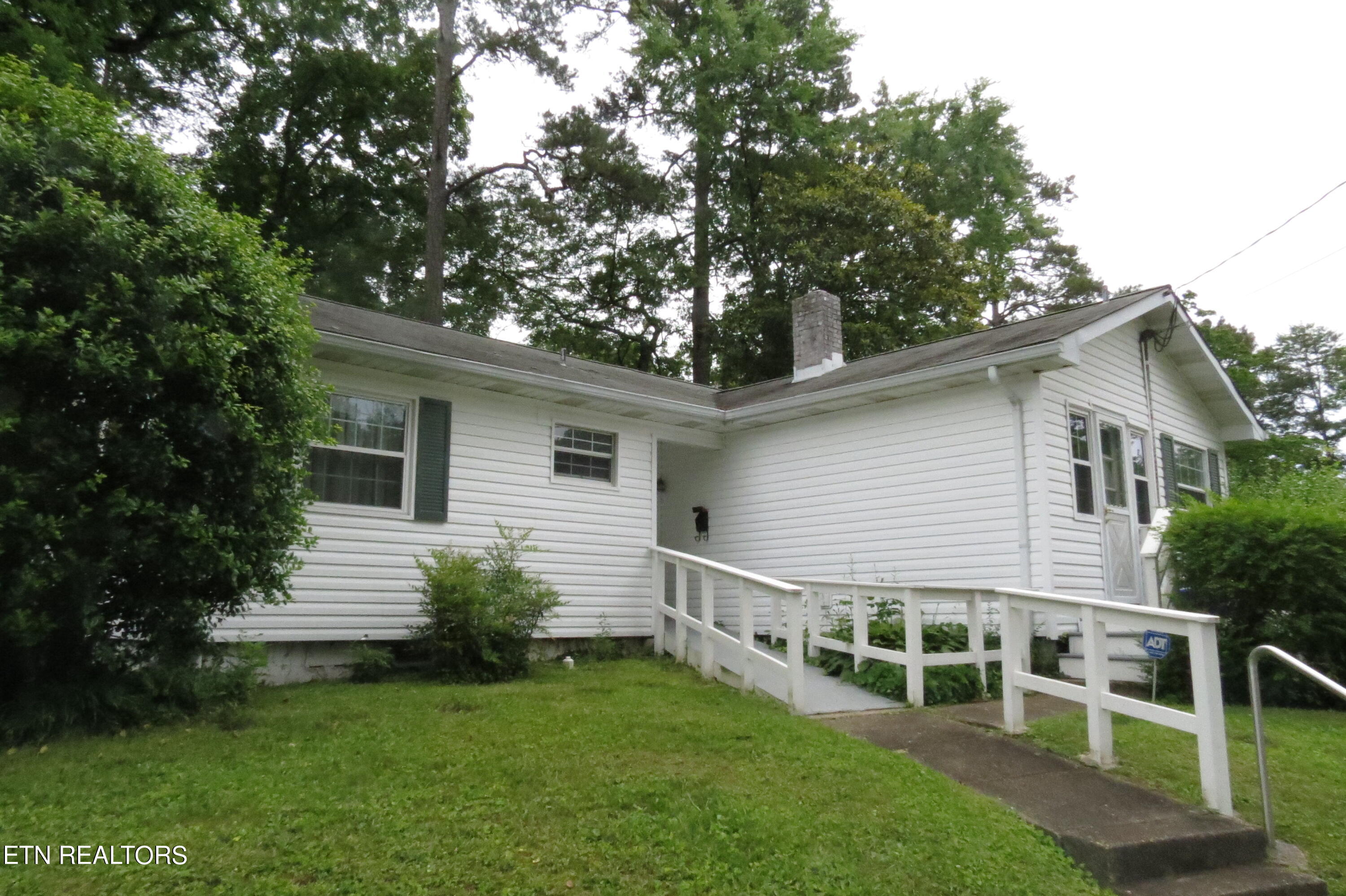 204 West Fairview Road Oak Ridge, TN 37830 - Photo 1 of 12 IMG_0022