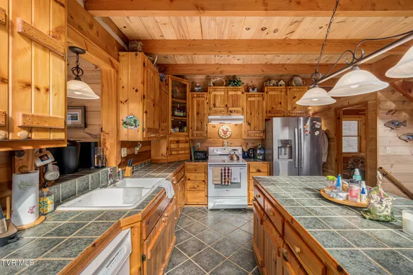 $615,000 | 254 Ivy Wood Lane, Mountain City, TN 37683