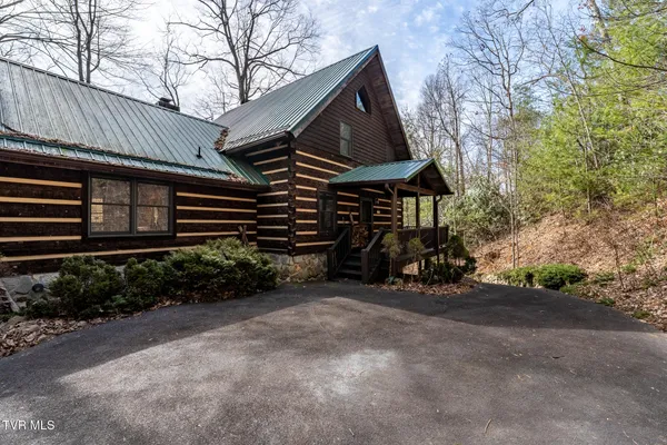 $615,000 | 254 Ivy Wood Lane, Mountain City, TN 37683