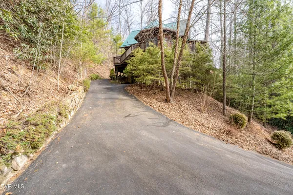 $615,000 | 254 Ivy Wood Lane, Mountain City, TN 37683