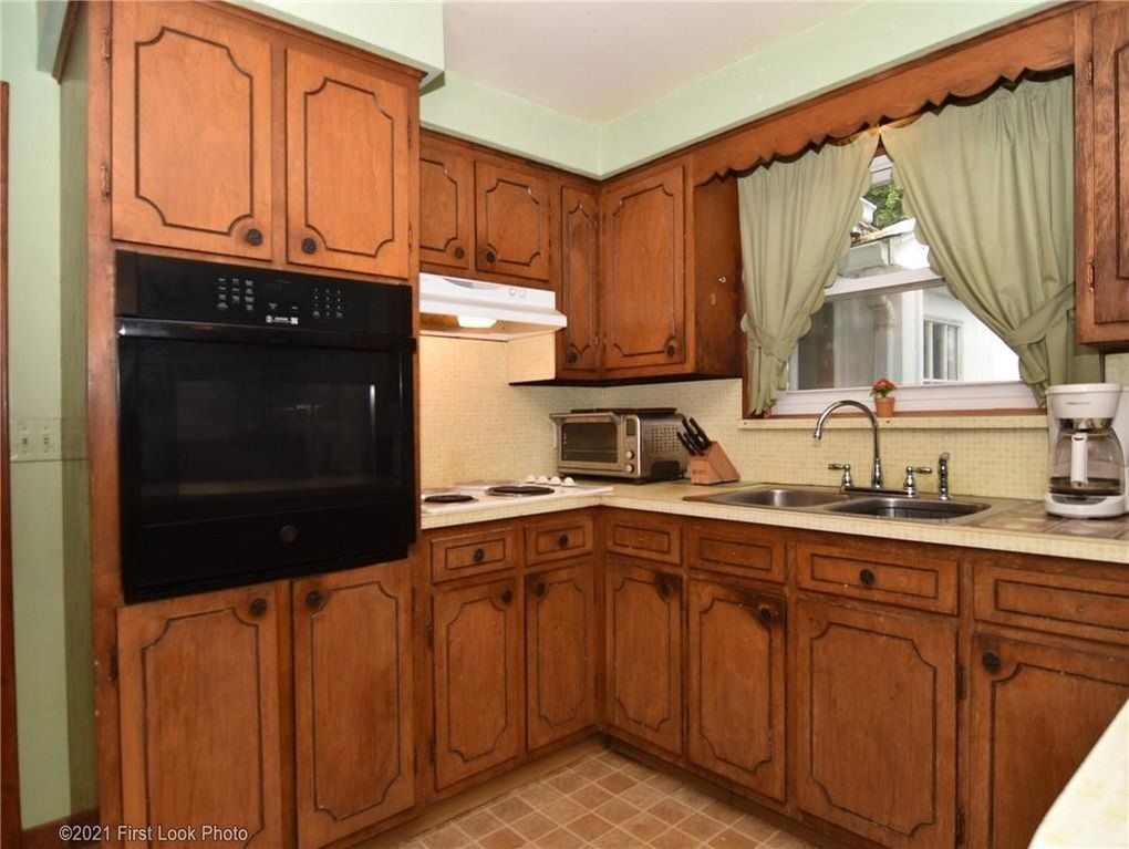 855 Stafford Road Tiverton, RI 02878 - Photo 8 of 29 Gallery Image 8