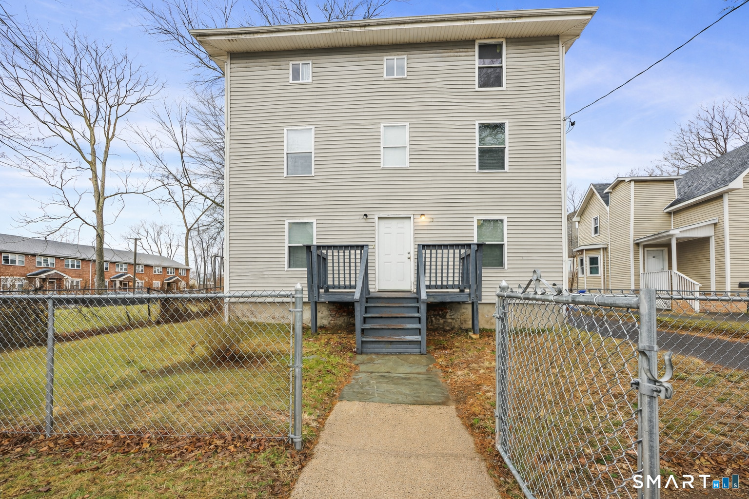33 Martin Street Hartford, CT 06120 - Photo 3 of 35