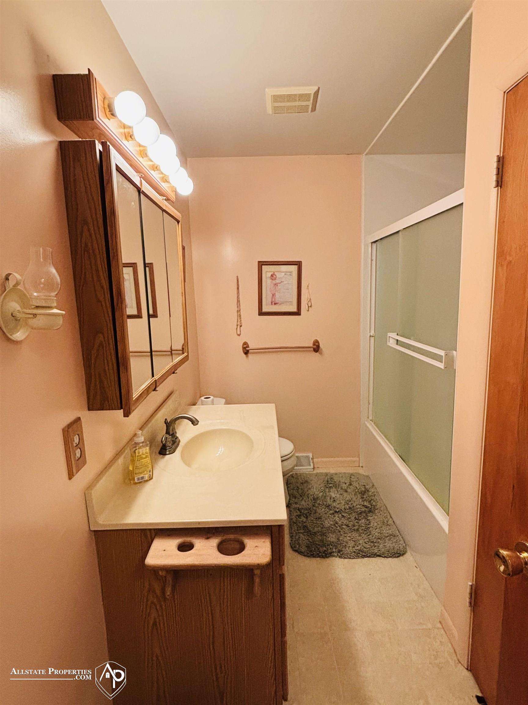 1396 South Graham Road Flint, MI 48532 - Photo 15 of 20 Gallery Image 15