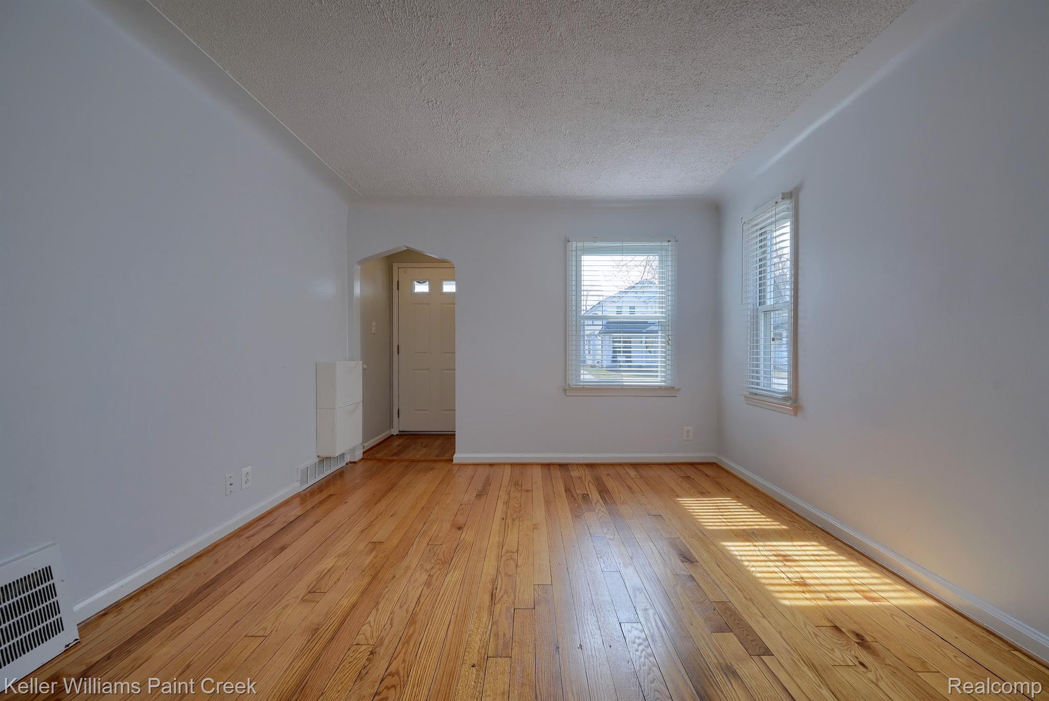 2060 Columbia Road Berkley, MI 48072 - Photo 3 of 18 Gallery Image 3